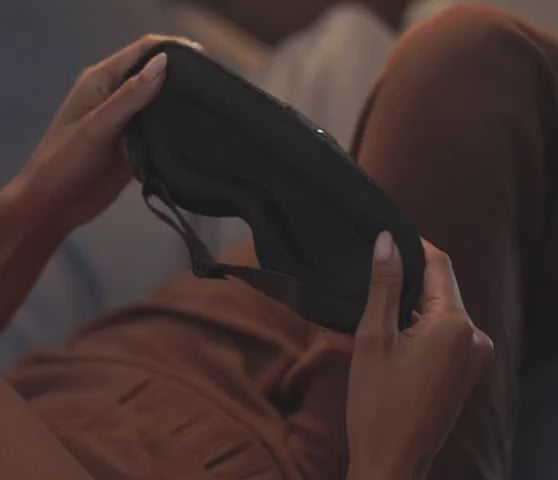 Charger la vidéo : SleepMask - masque pour les yeux - 3 modes de vibrations - Therabody