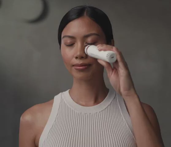 Cargar vídeo: TheraFace Depuffing Wand - soin du visage - chaud/froid - 2 coloris - Therabody